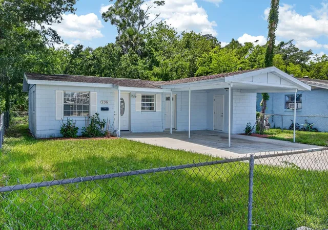 Single family home for sale at 736 S Caroline St, DAYTONA BEACH, FL 32114 | MLS# V4950311