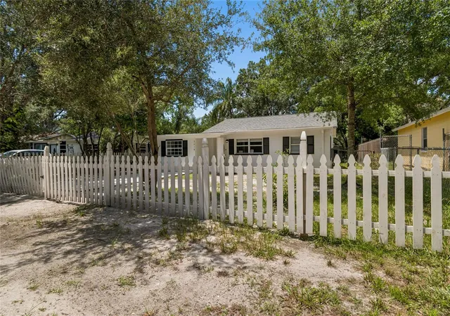 Photo 3 of Single family home for sale at 1614 E Maple Ave, Tampa, FL 33604 | MLS# TB8531140 | Listing updated on 2026-09-18