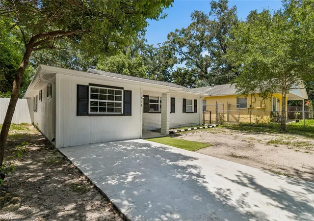Photo 4 of Single family home for sale at 1614 E Maple Ave, Tampa, FL 33604 | MLS# TB8531140 | Listing updated on 2026-09-18