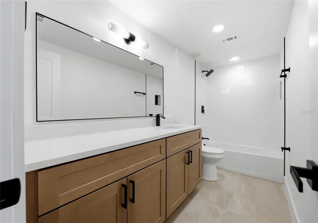 Photo 4 of Townhouse for sale at 8602 Briar Grv Cir, Tampa, FL 33615 | MLS# TB8531152 | Listing updated on 2026-10-07