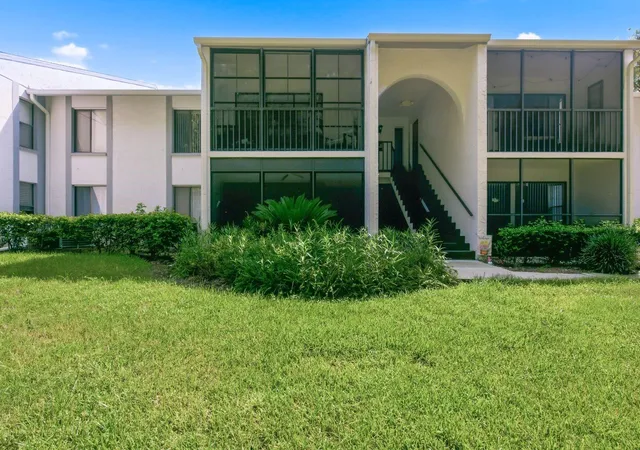 2nd image of 1204 Pine Ridge Cir W #C1, Tarpon Springs, FL 34688 | MLS# TB8531163