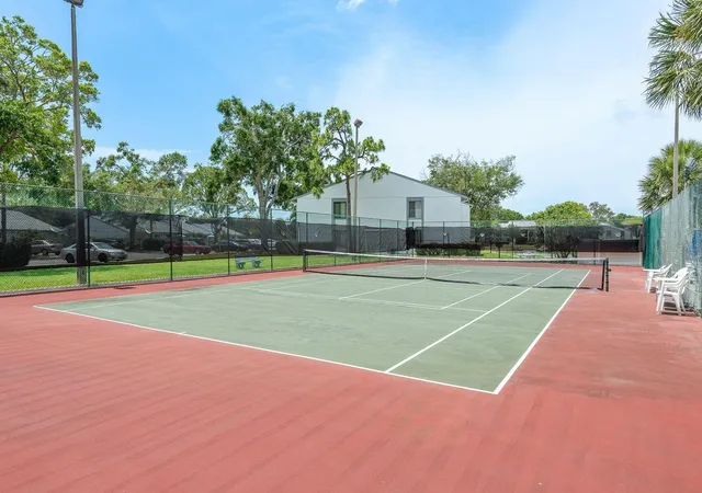 2nd image of 1204 Pine Ridge Cir W, TARPON SPRINGS, FL 34688