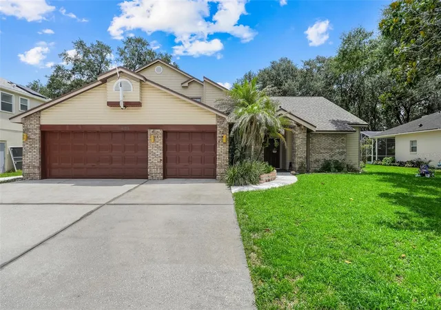 Photo 1 of Single family home for sale at 305 Forrest Crst Ct, Ocoee, FL 34761 | MLS# G5115354 | Listing updated on 2026-09-28