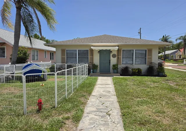 image of 121 Bay St, Tarpon Springs, FL 34689 | MLS# O6426847