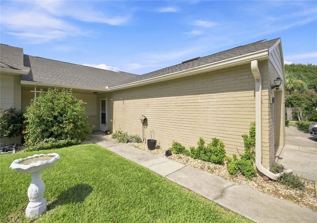Photo 2 of Single family home for sale at 5033 Se 109th Place, Belleview, FL 34420 | MLS# OM728891 | Listing updated on 2026-07-24