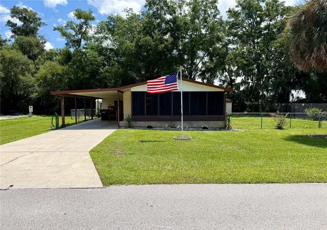 Photo 2 of Manufactured home for sale at 11107 Se 66th Terrace, Belleview, FL 34420 | MLS# OM728892 | Listing updated on 2026-07-30