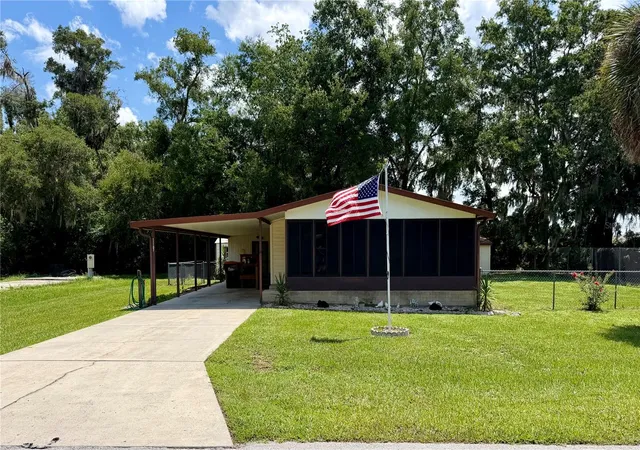 Photo 3 of Manufactured home for sale at 11107 Se 66th Terrace, Belleview, FL 34420 | MLS# OM728892 | Listing updated on 2026-07-30