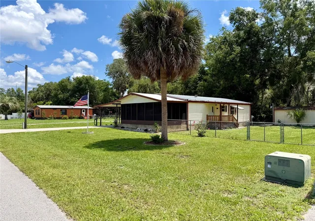 Photo 4 of Manufactured home for sale at 11107 SE 66th Terrace, Belleview, FL 34420 | MLS# OM728892 | Listing updated on 2026-07-30