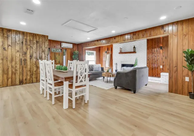 Photo 3 of Single family home for sale at 16123 E Lake Burrell Dr, Lutz, FL 33549 | MLS# TB8531180 | Listing updated on 2026-10-04