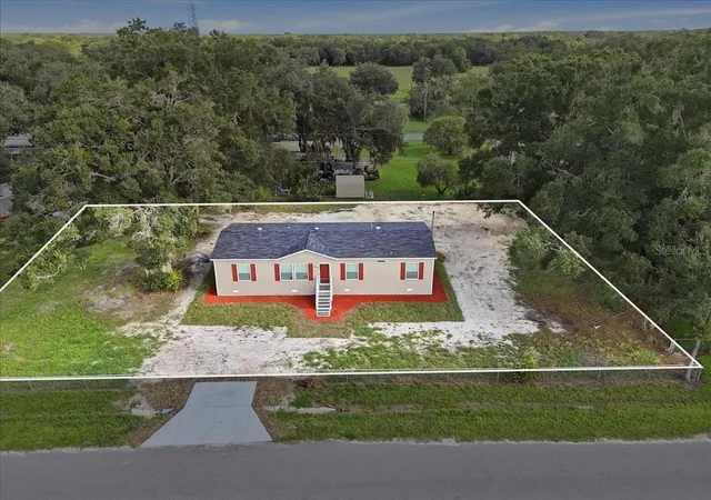 Photo 3 of Manufactured home for sale at 3316 Oakland Rd S, Lakeland, FL 33801 | MLS# P4939374 | Listing updated on 2026-10-29