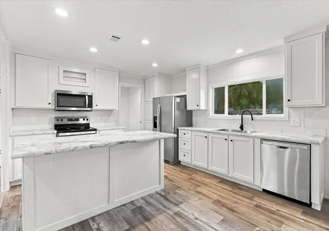 Photo 3 of Manufactured home for sale at 3316 Oakland Rd S, Lakeland, FL 33801 | MLS# P4939374 | Listing updated on 2026-10-08