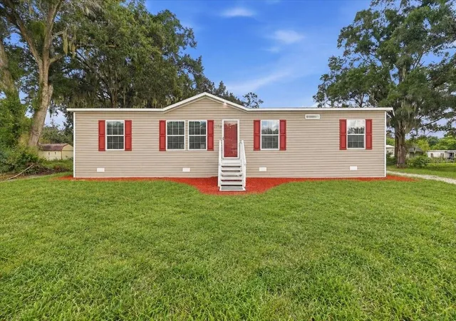 Photo 3 of Manufactured home for sale at 3316 Oakland Rd S, Lakeland, FL 33801 | MLS# P4939374 | Listing updated on 2026-09-16