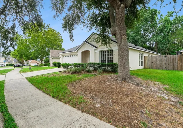 Photo 2 of Single family home for sale at 266 Hanging Moss Cir, Lake Mary, FL 32746 | MLS# O6426862 | Listing updated on 2026-10-08