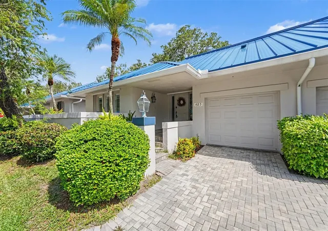 Photo 1 of Townhouse for sale at 1683 Watermark Cir Ne, Saint Petersburg, FL 33702 | MLS# TB8531191 | Listing updated on 2026-09-16
