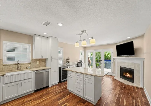 Photo 3 of Townhouse for sale at 1683 Watermark Cir NE, Saint Petersburg, FL 33702 | MLS# TB8531191 | Listing updated on 2026-09-16