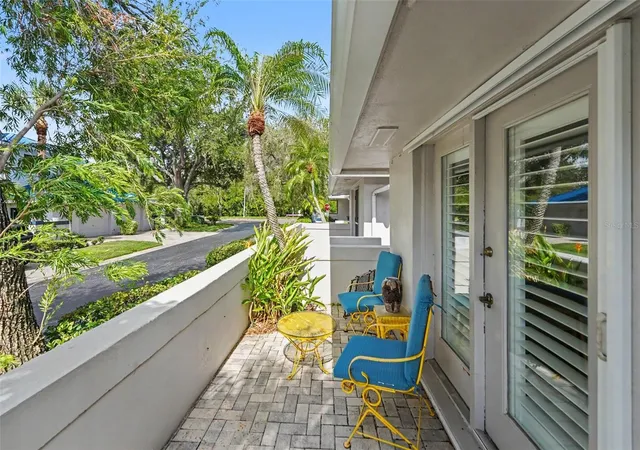 Photo 2 of Townhouse for sale at 1683 Watermark Cir Ne, Saint Petersburg, FL 33702 | MLS# TB8531191 | Listing updated on 2026-10-17