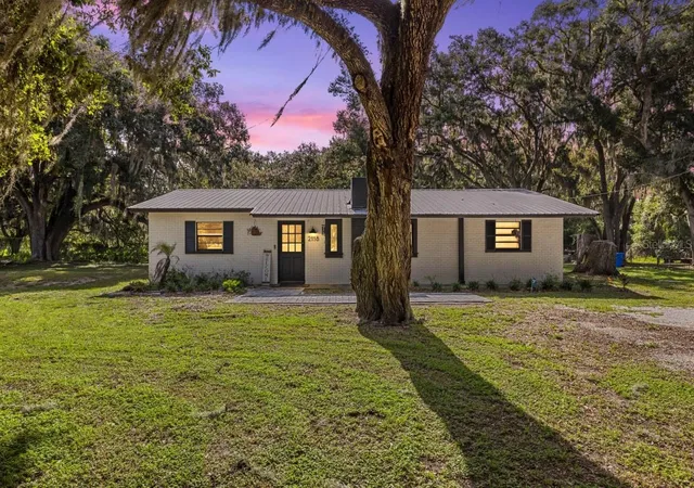 3rd image of 2118 E Keysville Rd, Lithia, FL 33547 | MLS# TB8531197