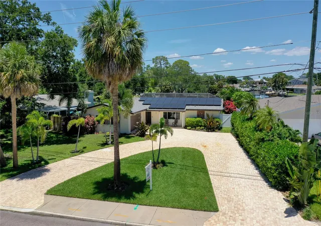 Photo 3 of Single family home for sale at 5119 Venetian Blvd Ne, Saint Petersburg, FL 33703 | MLS# TB8531204 | Listing updated on 2026-07-22