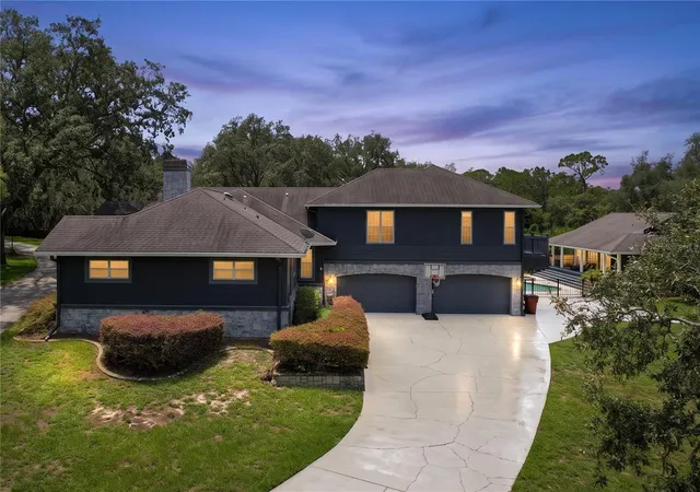 3rd image of 2918 Magnolia Tr, Tarpon Springs, FL 34688 | MLS# TB8531221
