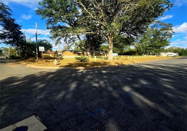 Photo 3 of Manufactured home for sale at 2820 Barnes St, Marianna, FL 32448 | MLS# O6426891 | Listing updated on 2026-07-22