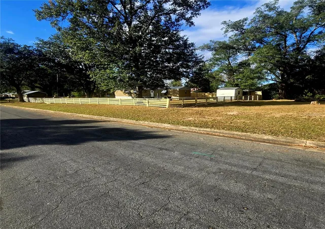 Photo 3 of Manufactured home for sale at 2820 Barnes St, Marianna, FL 32448 | MLS# O6426891 | Listing updated on 2026-07-22