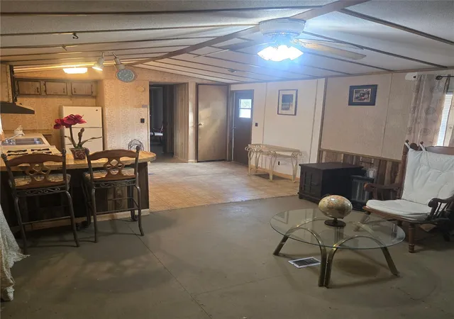 Photo 4 of Manufactured home for sale at 2820 Barnes St, Marianna, FL 32448 | MLS# O6426891 | Listing updated on 2026-07-22