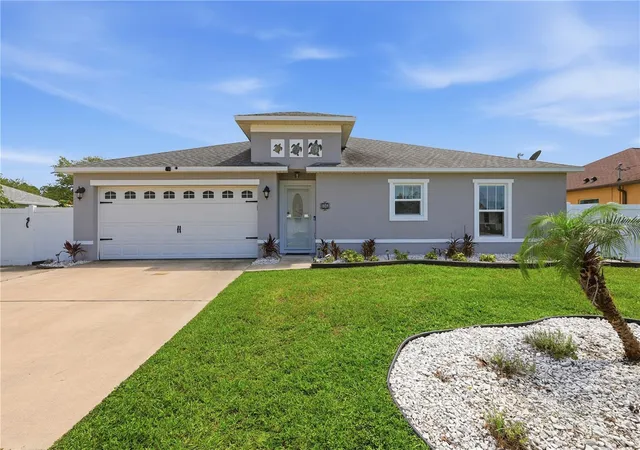 Photo 1 of Single family home for sale at 36 Royal Palm Ln, Palm Coast, FL 32164 | MLS# V4950315 | Listing updated on 2026-09-06
