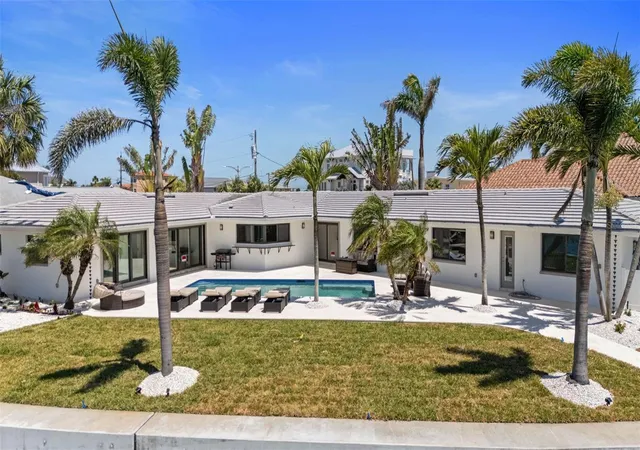 3rd image of 11050 7Th St E, Treasure Island, FL 33706 | MLS# TB8531237