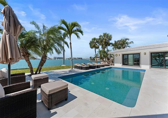 4th image of 11050 7Th St E, Treasure Island, FL 33706 | MLS# TB8531237