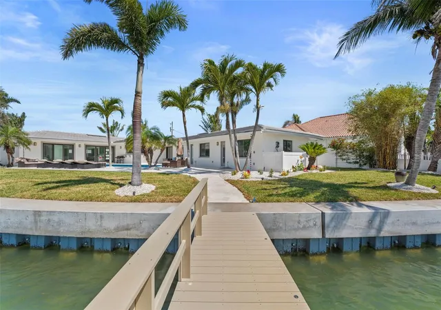 5th image of 11050 7Th St E, Treasure Island, FL 33706 | MLS# TB8531237