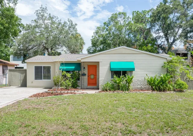 Photo 2 of Single family home for sale at 4425 W Bay Villa Ave, Tampa, FL 33611 | MLS# TB8531244 | Listing updated on 2026-08-13