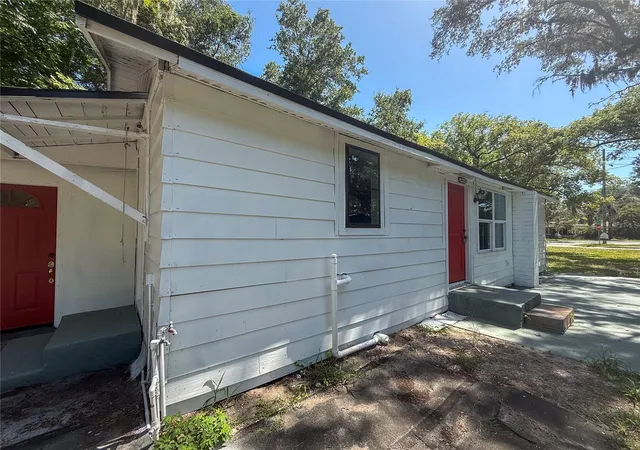 Photo 2 of Single family home for sale at 1002 Tilden Ave, Apopka, FL 32703 | MLS# O6426912 | Listing updated on 2026-07-22