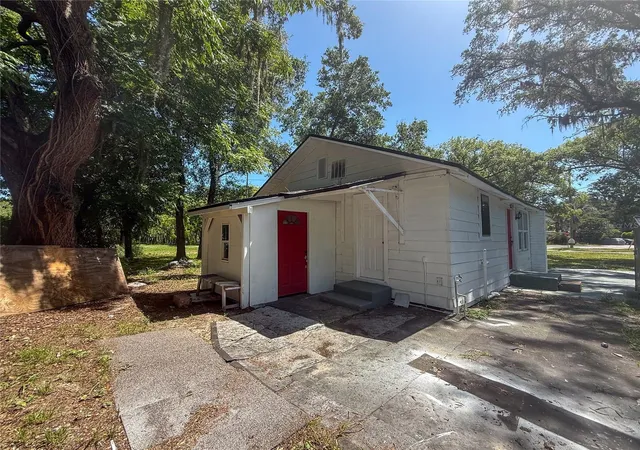 Photo 3 of Single family home for sale at 1002 Tilden Ave, Apopka, FL 32703 | MLS# O6426912 | Listing updated on 2026-07-22