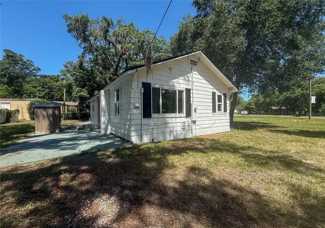 Photo 3 of Single family home for sale at 1002 Tilden Ave, Apopka, FL 32703 | MLS# O6426912 | Listing updated on 2026-07-22
