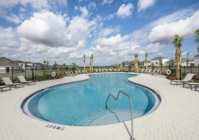 Photo 4 of Sale Pending at 537 Moonstone Ct, Groveland, FL 34736 | MLS# O6426924 | Listing updated on 2026-09-27