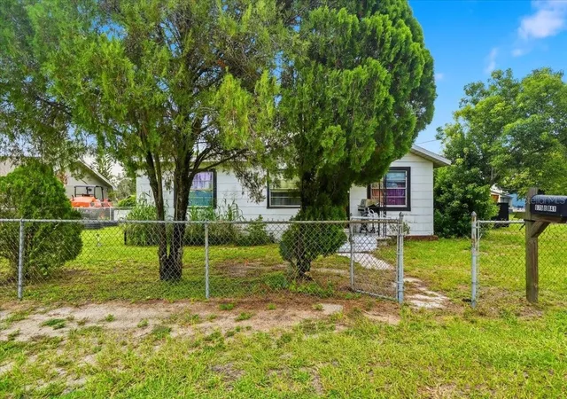 Photo 3 of Single family home for sale at 675 E Bay Ave, Eagle Lake, FL 33839 | MLS# L4963665 | Listing updated on 2026-09-29