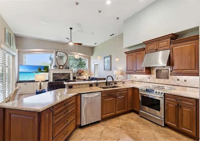 Photo 4 of Single family home for sale at 3739 Winding Lake Cir, Orlando, FL 32835 | MLS# O6426943 | Listing updated on 2026-09-15