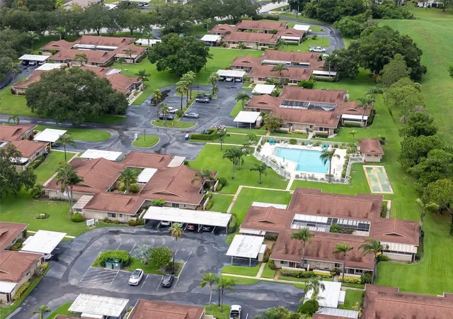 2nd image of 2284 Oak Neck Rd, CLEARWATER, FL 33763