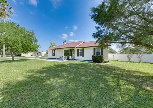 Photo 2 of Single family home for sale at 1121 Londonderry Dr, Orange Park, FL 32065 | MLS# TB8531288 | Listing updated on 2026-07-22