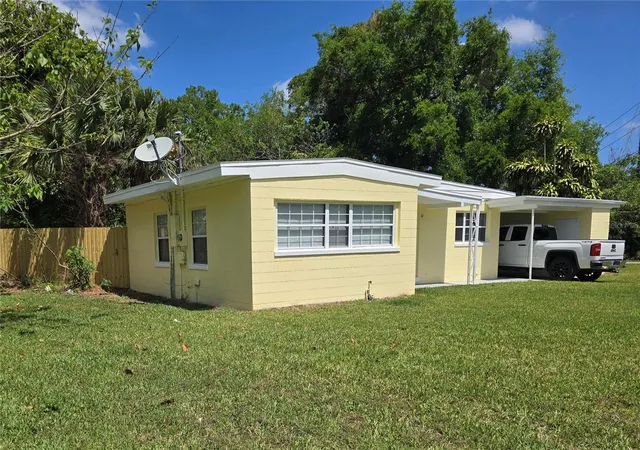 Photo 2 of Single family home for sale at 5825 Yucatan Dr, Orlando, FL 32807 | MLS# O6426951 | Listing updated on 2026-08-25