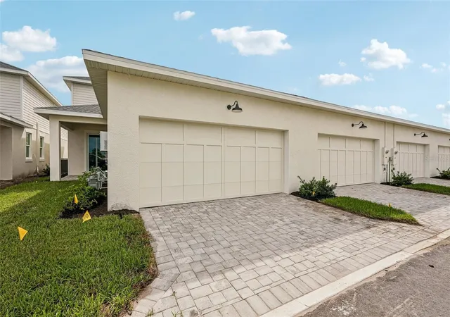 Photo 2 of Townhouse for sale at 4422 Sunset Garden St, Bradenton, FL 34210 | MLS# R4911686 | Listing updated on 2026-10-03