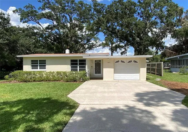 Photo 1 of Single family home for sale at 1025 Lake Jessamine Dr, Orlando, FL 32839 | MLS# O6426967 | Listing updated on 2026-07-22