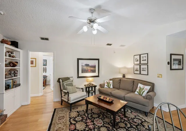 Photo 4 of Single family home for sale at 1129 Climbing Rose Dr, Orlando, FL | MLS# O6426970 | Listing updated on 2026-10-04