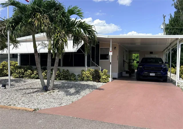 2nd image of 2790 Indianwood Dr, North Fort Myers, FL 33917 | MLS# A4700645