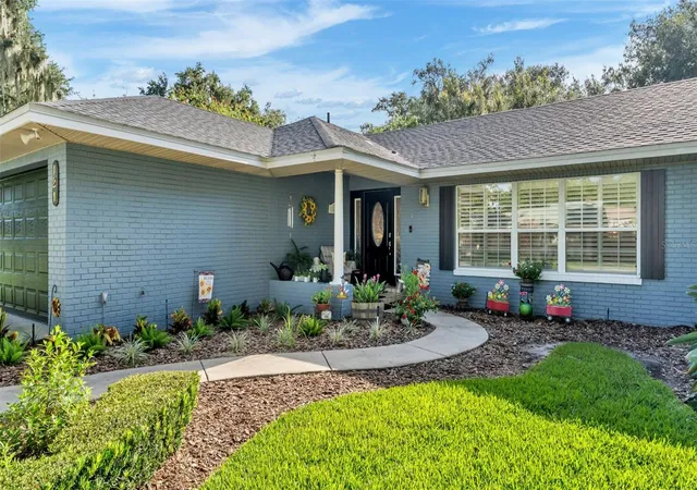 Photo 3 of Single family home for sale at 121 Shadow Ln, Lakeland, FL 33813 | MLS# L4963668 | Listing updated on 2026-08-16