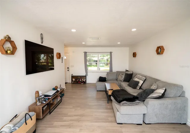 3rd image of 2131 Hainlin Ct, Deltona, FL 32738 | MLS# TB8531321