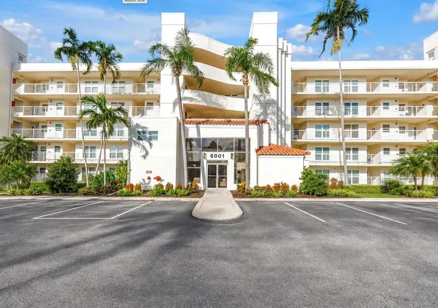 Photo 1 of Condo for sale at 6001 Bahia Del Mar Cir #428, Saint Petersburg, FL 33715 | MLS# TB8531323 | Listing updated on 2026-09-06