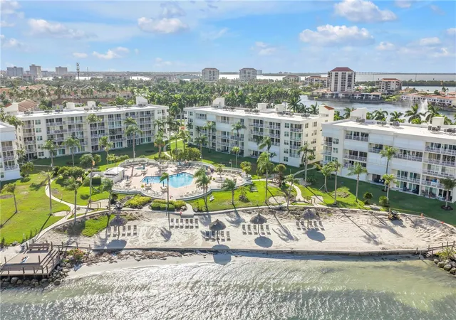 Listing Photo 2 - Condo for sale in building located at 6001 Bahia Del Mar Cir, ST PETERSBURG, FL 33715 - Unit #428