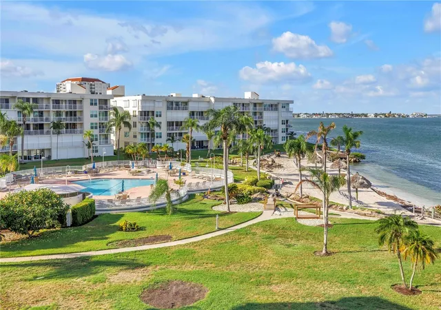 Listing Photo 5 - Condo for sale in building located at 6001 Bahia Del Mar Cir, ST PETERSBURG, FL 33715 - Unit #428
