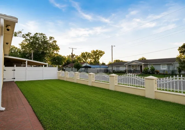 Photo 2 of Single family home for sale at 6922 N Hale Ave, Tampa, FL 33614 | MLS# TB8531324 | Listing updated on 2026-09-01